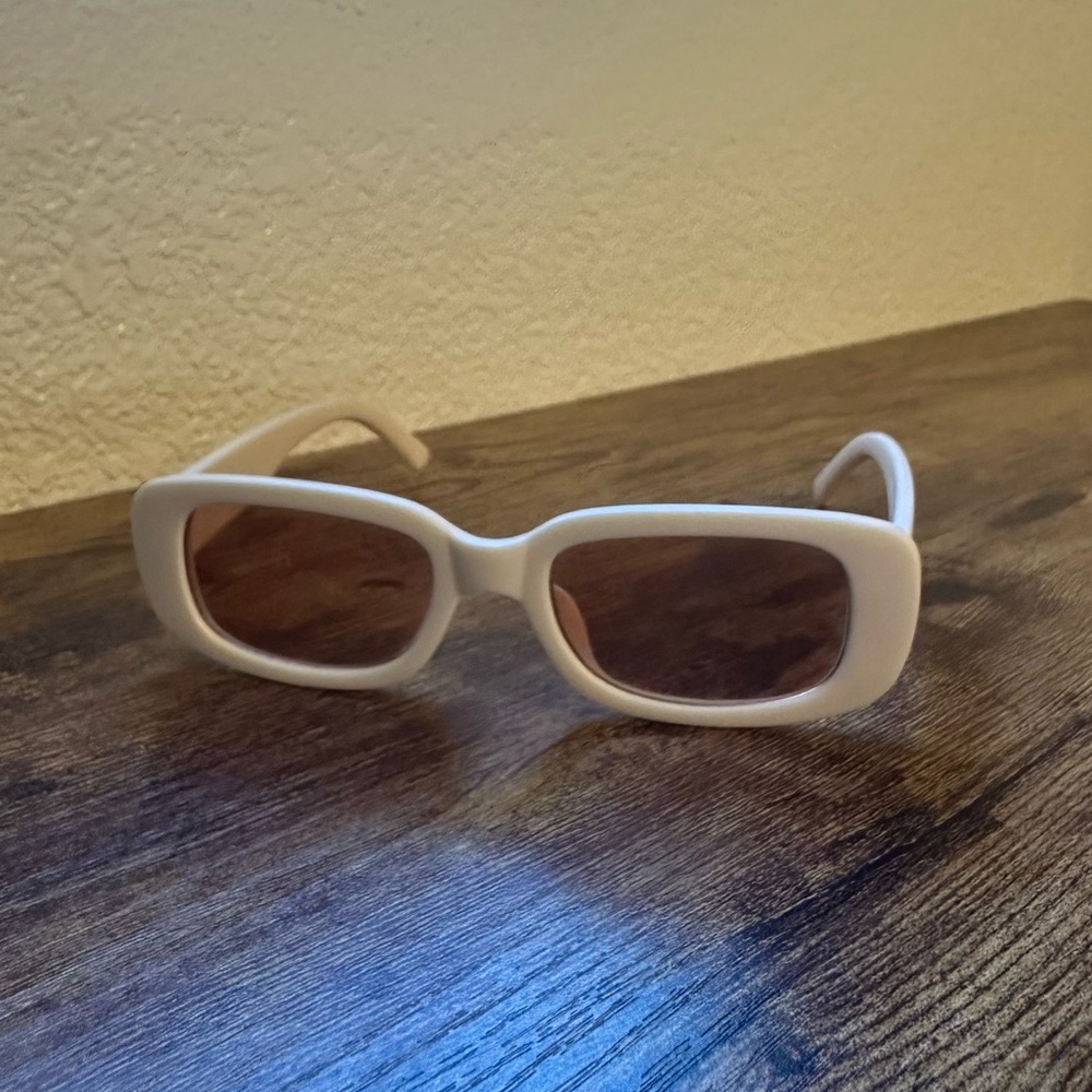 Stylish light pink Sunglasses